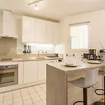 Superbe T2 Renove Avec Balcon Et Parking, A 150m De La Grande De - Fr-1-3-517 * Biarritz