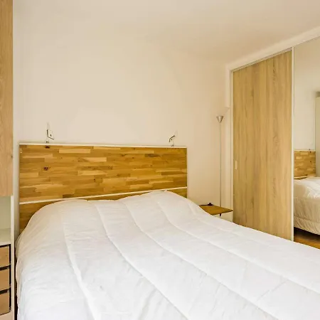 Superbe T2 Renove Avec Balcon Et Parking, A 150m De La Grande De - Fr-1-3-517 Apartment
