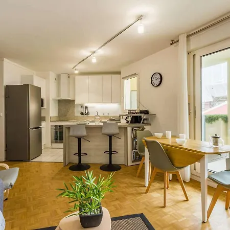 Superbe T2 Renove Avec Balcon Et Parking, A 150m De La Grande De - Fr-1-3-517 *