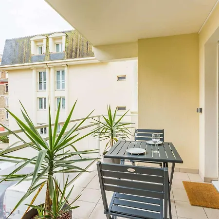 Apartment Superbe T2 Renove Avec Balcon Et Parking, A 150m De La Grande De - Fr-1-3-517 *