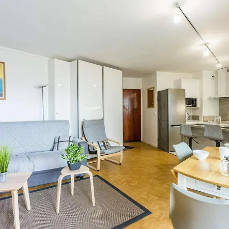 Superbe T2 Renove Avec Balcon Et Parking, A 150m De La Grande De - Fr-1-3-517 Apartment *
