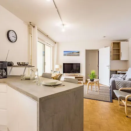 Appartement Superbe T2 Renove Avec Balcon Et Parking, A 150m De La Grande De - Fr-1-3-517 Biarritz