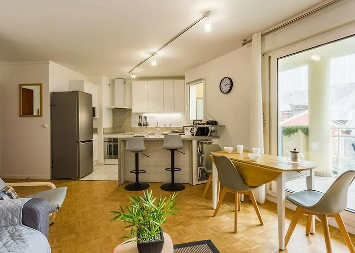 Superbe T2 Renove Avec Balcon Et Parking, A 150m De La Grande De - Fr-1-3-517 *