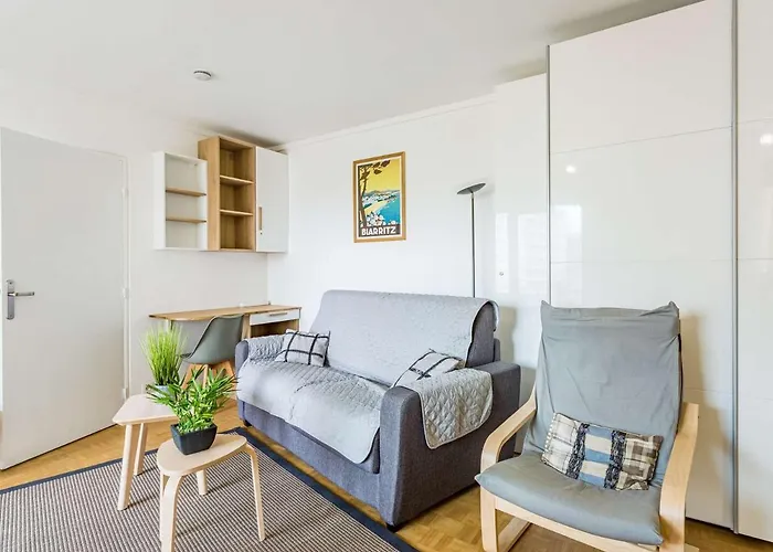 Superbe T2 Renove Avec Balcon Et Parking, A 150m De La Grande De - Fr-1-3-517 Biarritz